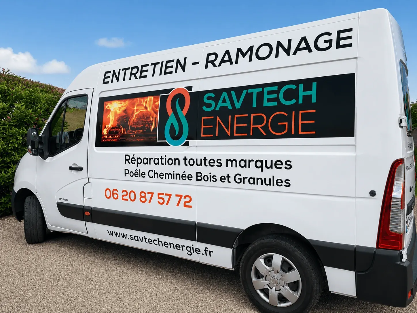Véhicule d'intervention Savtech Energie floqué ramonage et entretien de chauffage à Chabeuil